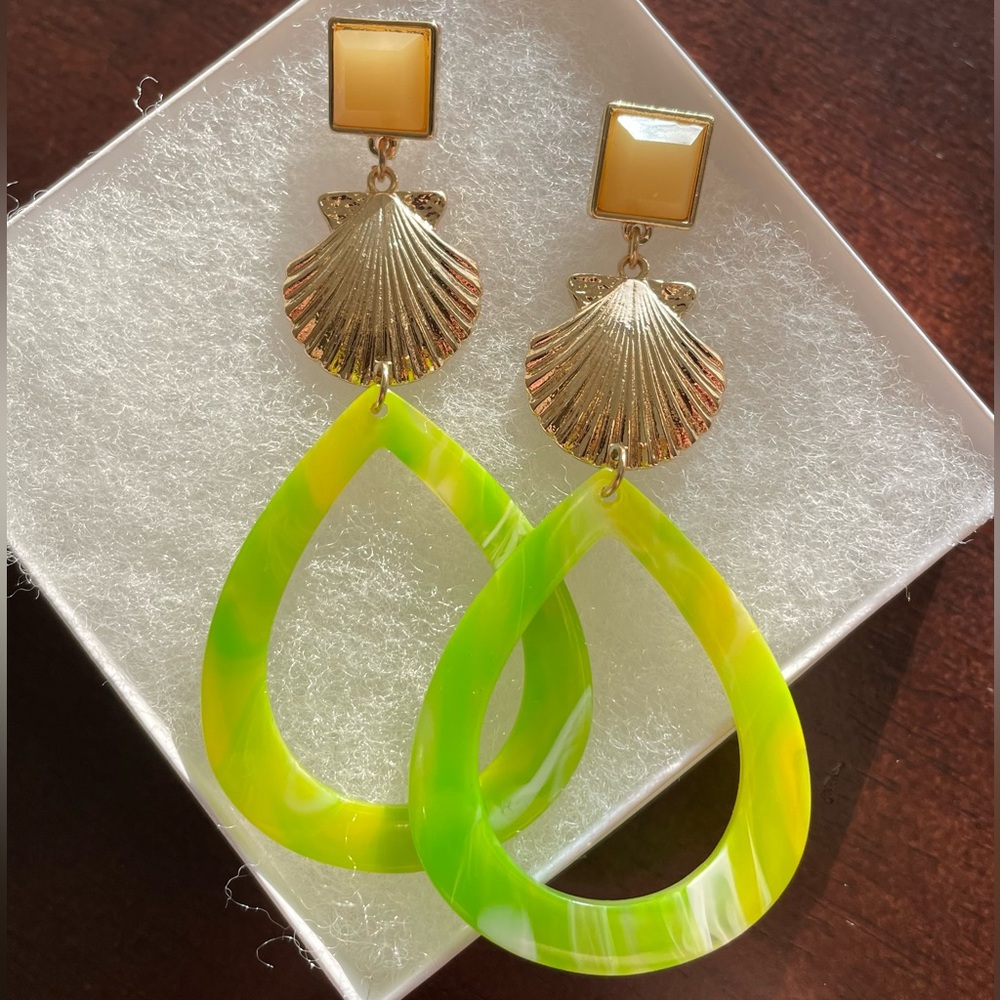 NWT ♦️ Shell Summer Earrings